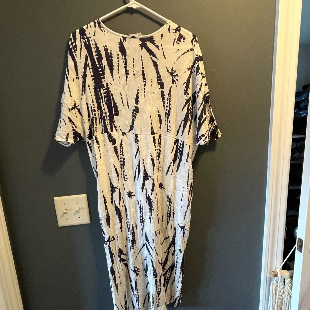 Size medium. Blue and white
